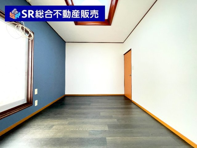 クロスが特徴的な洋室です！