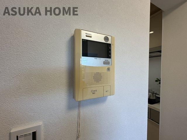 テレビモニター付きなので急な来客時やお子様のお留守番にも安心な設備ですね。