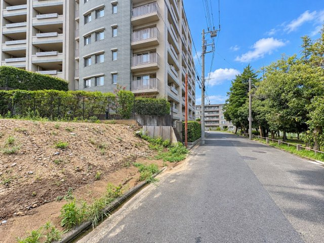 ◆前面道路も幅員があり車の運転も安心！前面道路は閑静な住宅地。車通りの少ない道路です。お子様にも安心です。
