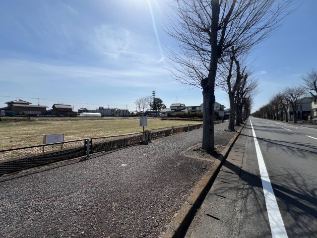 久喜市西（全28区画）9号地　現地写真　生活に必要な施設が揃っていて、暮らしやすい分譲地周りです。新しい生活をスタートするのに最適な物件です。