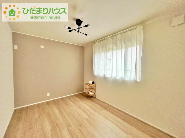 大きなベッドを置いても余裕の広さの主寝室♪♪