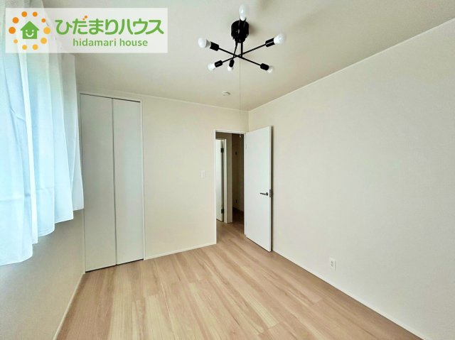 気品のある柄のアクセントクロス♪寝室をおしゃれに演出してくれます(*^^*)