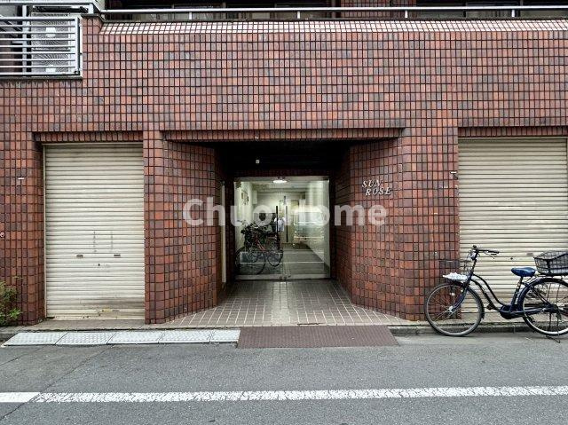 【エントランス】マンションのエントランスは、その物件の印象を決める、顔とも言える場所です。毎日通る場所ですからきれいなのが一番です。