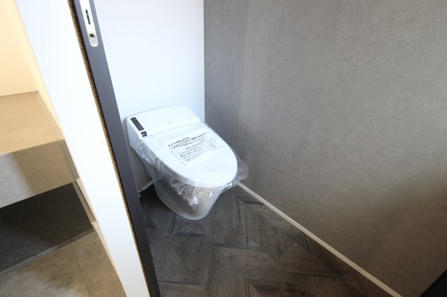 自動開閉便座