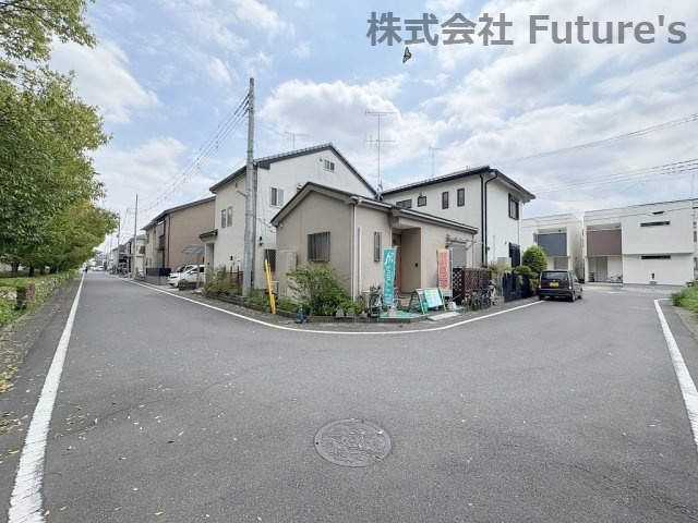 前面道路含む現地写真です。