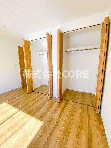 各居室にはたっぷり収納ができるクローゼットを完備。お部屋の空間を有効的に活用可能！
