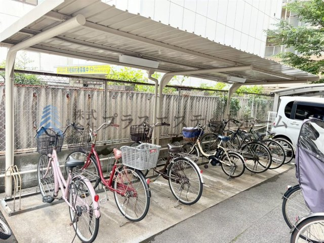 屋根付きが嬉しい自転車置き場♪