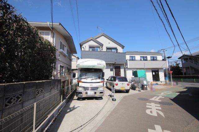 徒歩10分圏内に小中学校・郵便局・公園・図書館・イオンモールなどがあり周辺環境充実