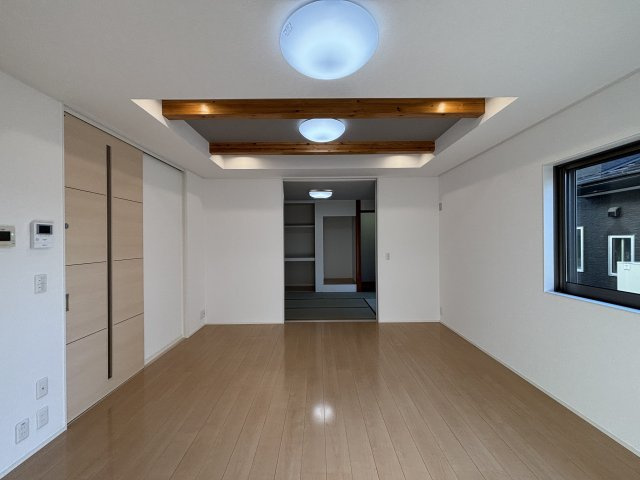 和室とつながり、来客時にも使いやすく、家族の集いにもゆとりが生まれます。