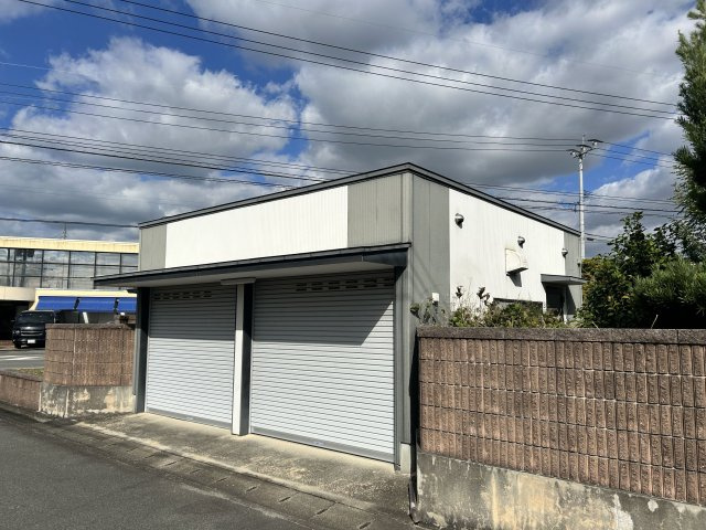 南道路で日当たり良好、ガレージ付平屋！