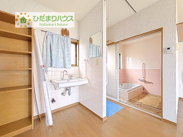 シンプルで使い勝手の良い独立洗面台！