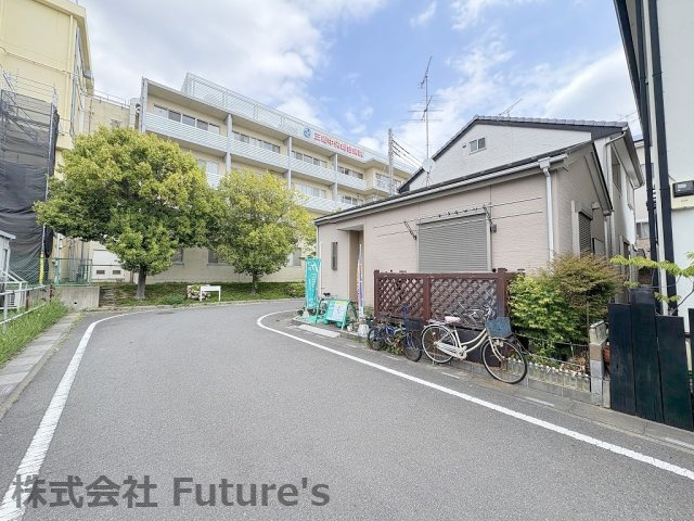 前面道路含む現地写真です。
