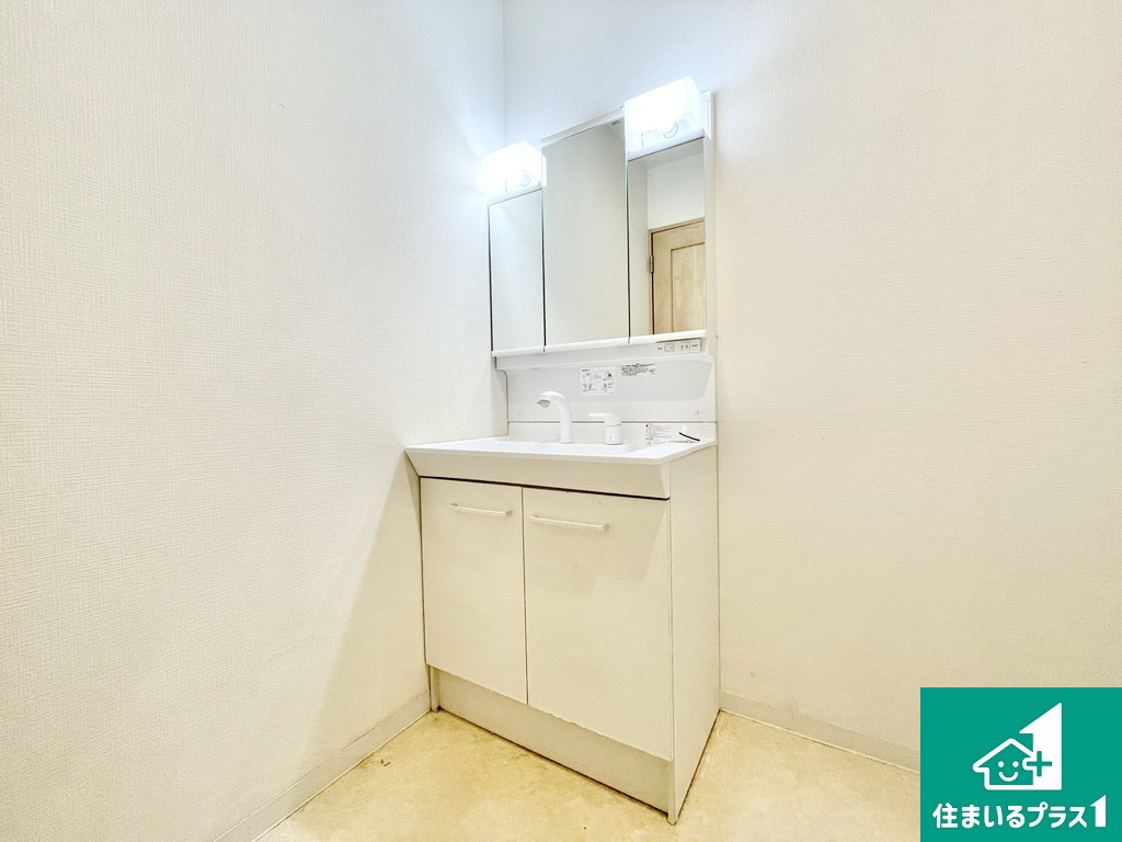 独立洗面台、シャワー付きなのも嬉しいポイントです♪