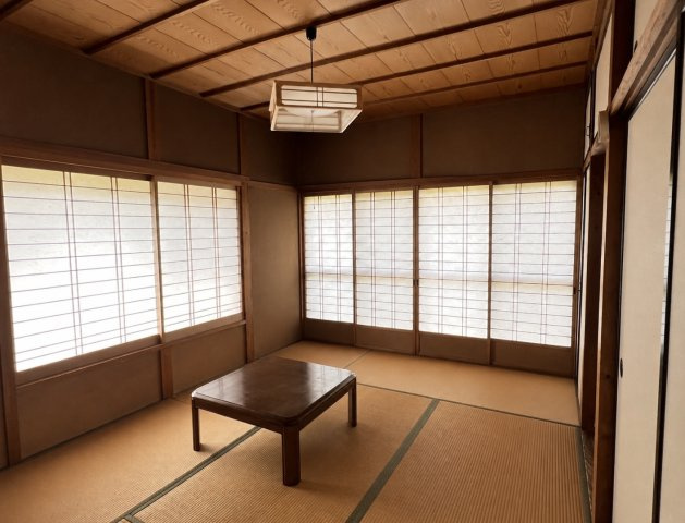玄関入ってすぐの和室6帖