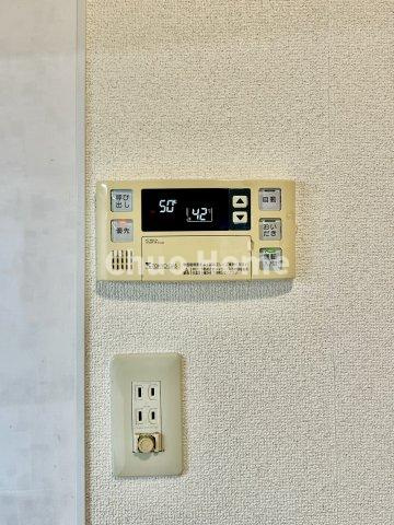 【給湯リモコン】外での一日を忘れさせてくれるオートバス機能でお好みの湯量・温度に調整された浴槽。