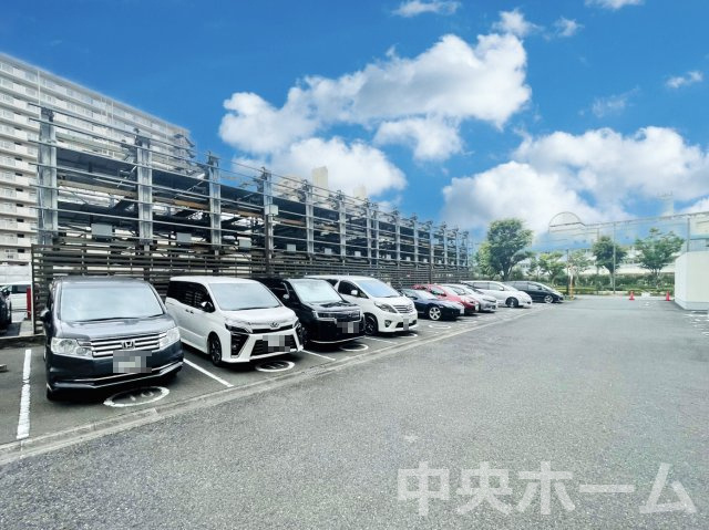 【敷地内駐車場】最新の空き状況や費用などの詳細は担当スタッフまでお問い合わせください。