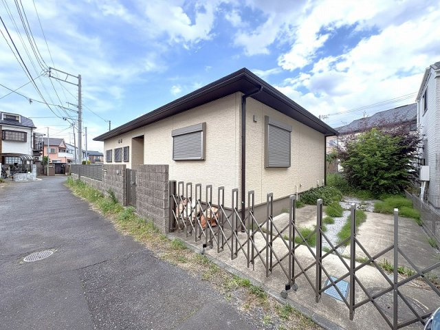 小学校徒歩9分、中学校徒歩5分の近さでお子様の登下校も安心。
