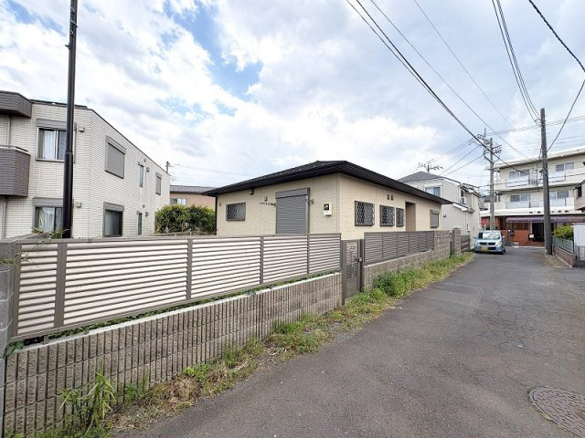 スーパー・コンビニも徒歩10分以内にありお買い物も便利。