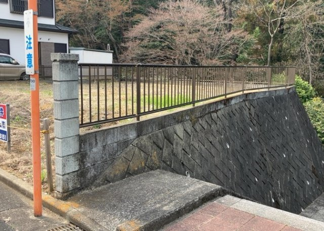 土地を買う際、住む地域の自治体や福祉の補助制度にも注目してみましょう。子供や老人の医療補助やゴミ出しのルールなど、自治体によってルールに大きな違いがあるため、暮らしやすい土地で判断するとよいでしょう。