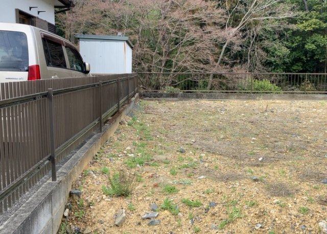 人が暮らすうえで日光は大切な要素となります。日当たりの良さは譲れないポイントですね。併せて近くに大きな建築物の建築予定がないか、あるいはそれが可能な土地が近くにないか事前に確認することもお勧めします。
