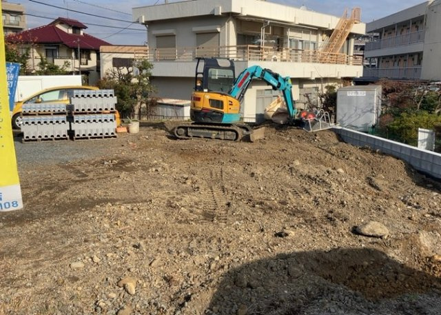 木造住宅とは土台、壁、柱など建築物の強度を支える構造体の材に木が使用されている構造を指します。構造体は建物の自重を支えるだけではなく風圧や水圧、積裁荷重などあらゆる衝撃に耐えるための基礎です。