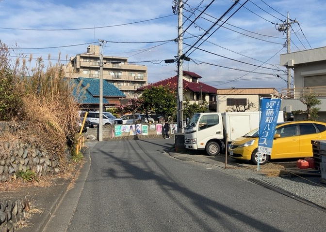 眺望を気にして物件を探す場合、前面に建物が建っていないか現地で確認しましょう！前面に建物があると景色はもちろん、日当たりや風通しにも影響が出てきます。住んだ時のことを想像しながら現地見学をしましょう。