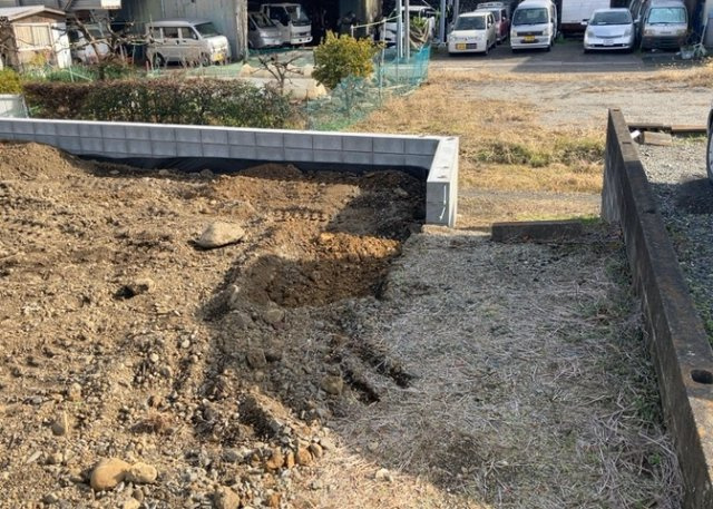 庭があることでガーデニングや家庭菜園はもちろん、こどもの遊び場やペットを放して遊ぶことができます。また、家の周囲に余裕があるということです。隣地との間があれば、十分な日当たりと、風通しが確保できます。