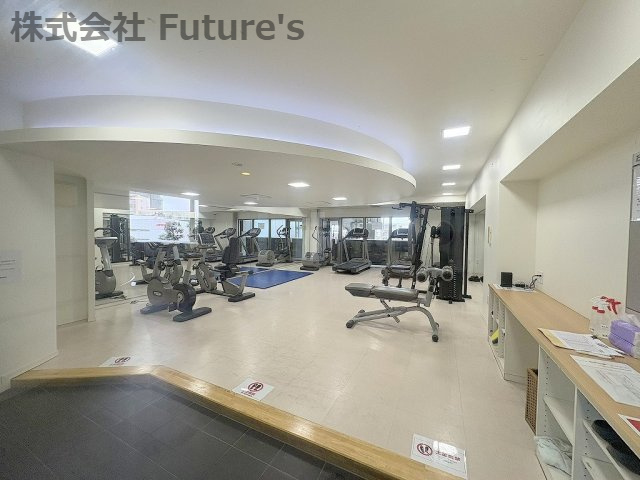 マンション内にフィットネスルームが付いています。日々のトレーニングに使えますね◎