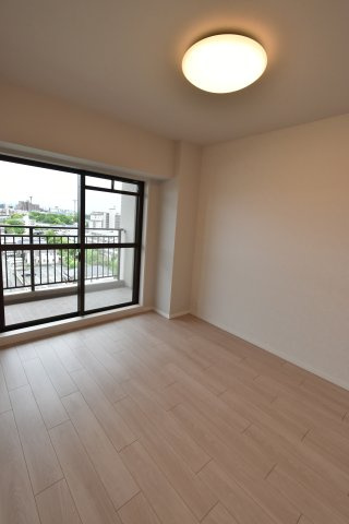 フローリング・クロス・建具・照明全て新調しているので、気持ちよくお住まいいただけます♪