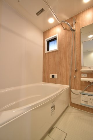 最新のユニットバスに取り替えています♪お掃除ラクラク設計です！水栓は節水機能付き・浴槽はお湯が冷めにくい仕様です♪