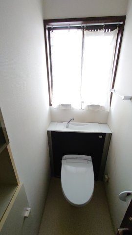 タンクレストイレです。