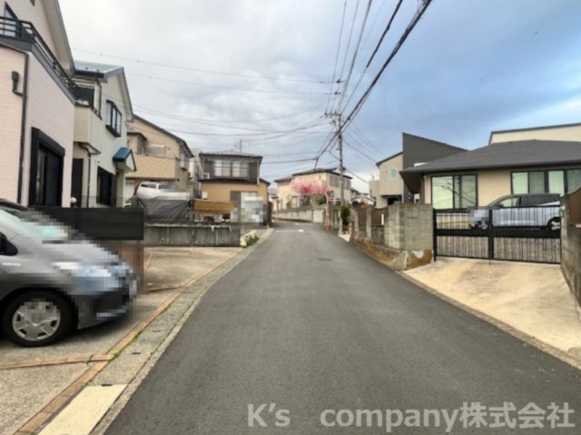 前面道路は交通量が少なく静かな印象です◇