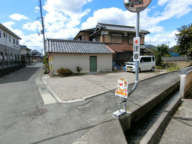 車通りは少ないです。