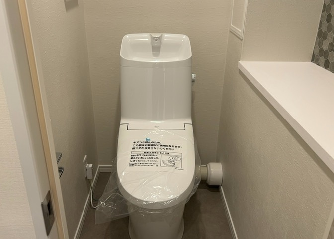 トイレは大きさや形、機能、抗菌性などが異なる多種多彩なタイプが各メーカーから出ています。それぞれに良さがあるため、事前にどういったタイプのトイレがいいのかをご家庭内で決めて、内見に行くといいでしょう。