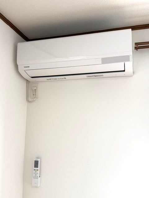 2階主寝室8帖のエアコン、新規取付しました。