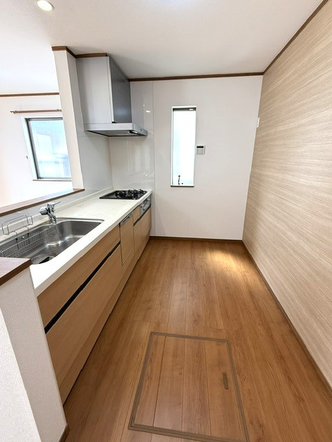 カップボードやキッチン収納を設置しても、ゆとりあるスペースを確保していますので、調理に際もストレスフリーです。