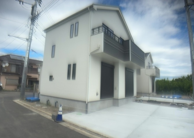 安心の木造2階建てで、建物の基礎部分からしっかりと施工されています。耐久性や通気性に配慮された基礎構造となっており、地震や風などの外力に対しても力強い構造です。長く安心して暮らせる住まいを提供します。