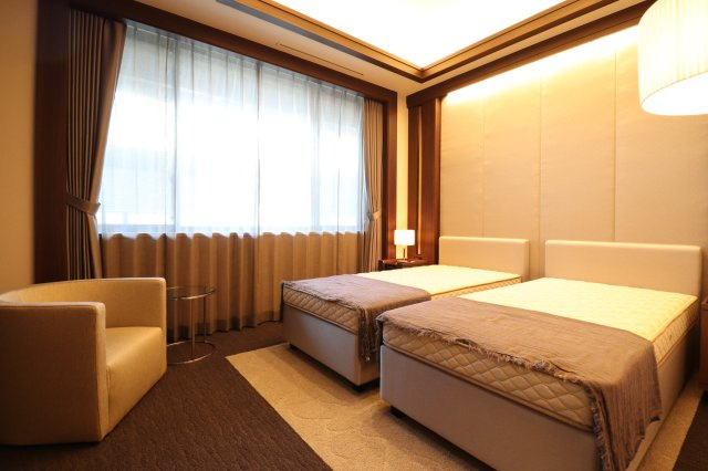 【ゲストルーム】2階です。洋室タイプの2部屋がございます。どちらのお部屋も、ゆとり重視の空間設計！