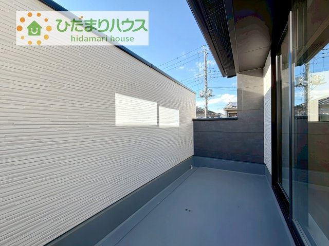広々としたバルコニー。お洗濯物もぜーんぶ干せちゃいます！！