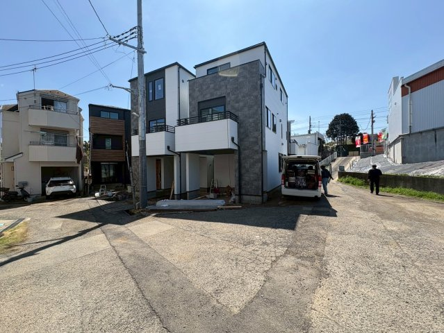 前面道路含む現況外観