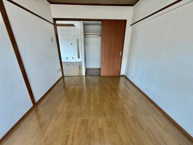 クローゼット付きの洋室です