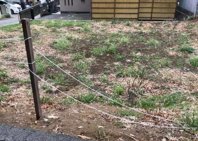 土地の形が極端に長細かったり、狭小地、あるいは道路との高低差がある傾斜地だった場合、後々売ろうとしても買い手がつかない場合もあります。後々、売却することになった時に価値の下がらない土地を選びましょう。