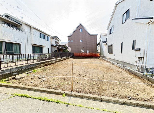 販売現地／2026年5月2日撮影　　北東側は隣地通路になっているので開放感良好です。