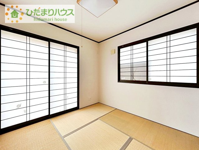 リビングと和室は続き間設計。お友達が来たときには襖を開けて、広々空間を確保できます。