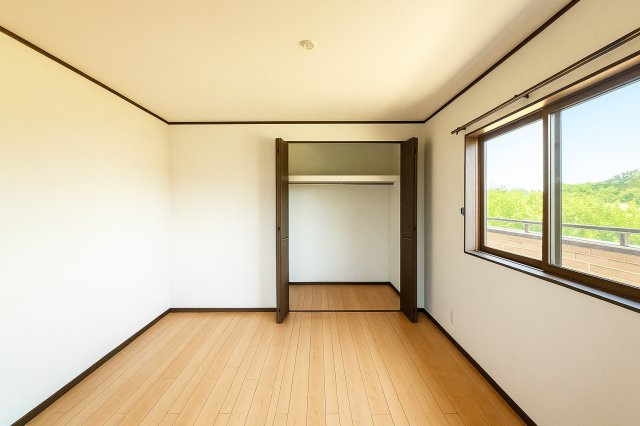 個人の部屋や寝室として使える洋室です