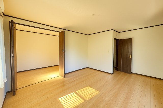 使い勝手のいい洋室です