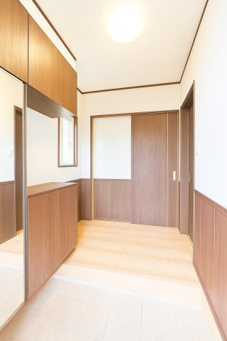 明るい玄関です