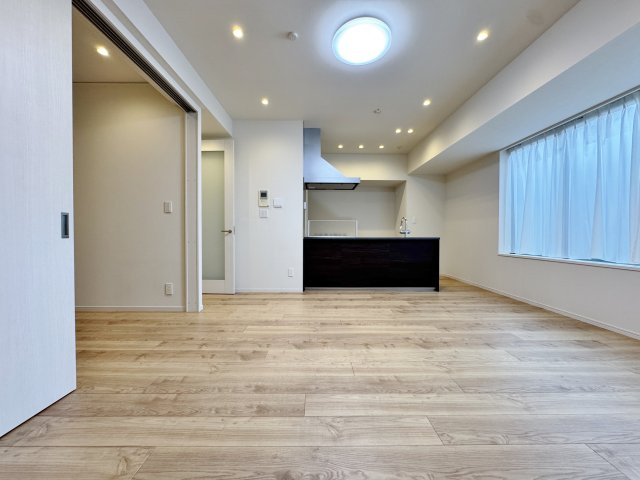 2019年リノベーション済、2階角部屋2LDK空間。