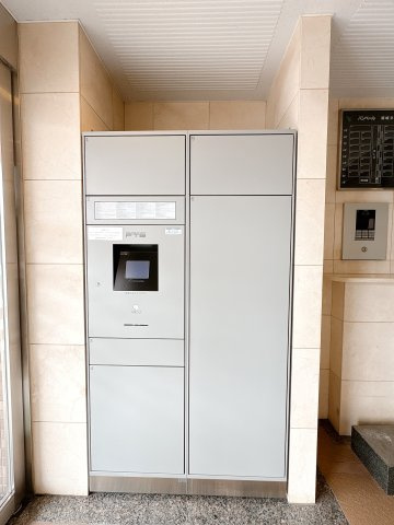 宅配ボックスになります♪不在時に荷物を受け取ることができとても便利です♪