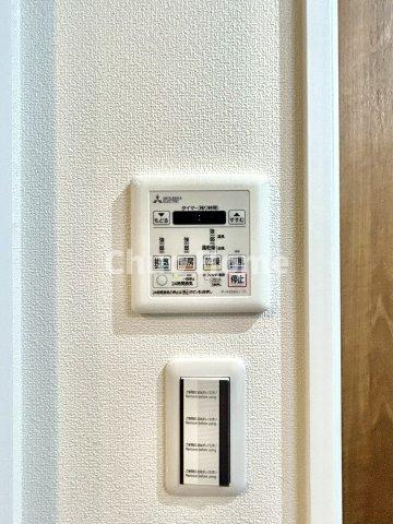 【浴室乾燥機】暖房・冷風・換気・乾燥が可能です。毎日を快適に過ごせるうれしい機能が揃っています。雨の日の洗濯物も安心です。
